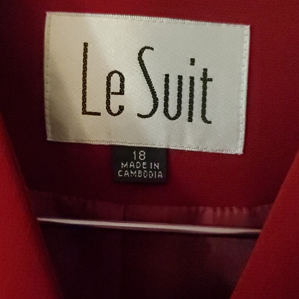 Le Suit Women's True Dark Red Two Piece Suit, Blazer and Skirt, Size 16-18 - Picture 4 of 4
